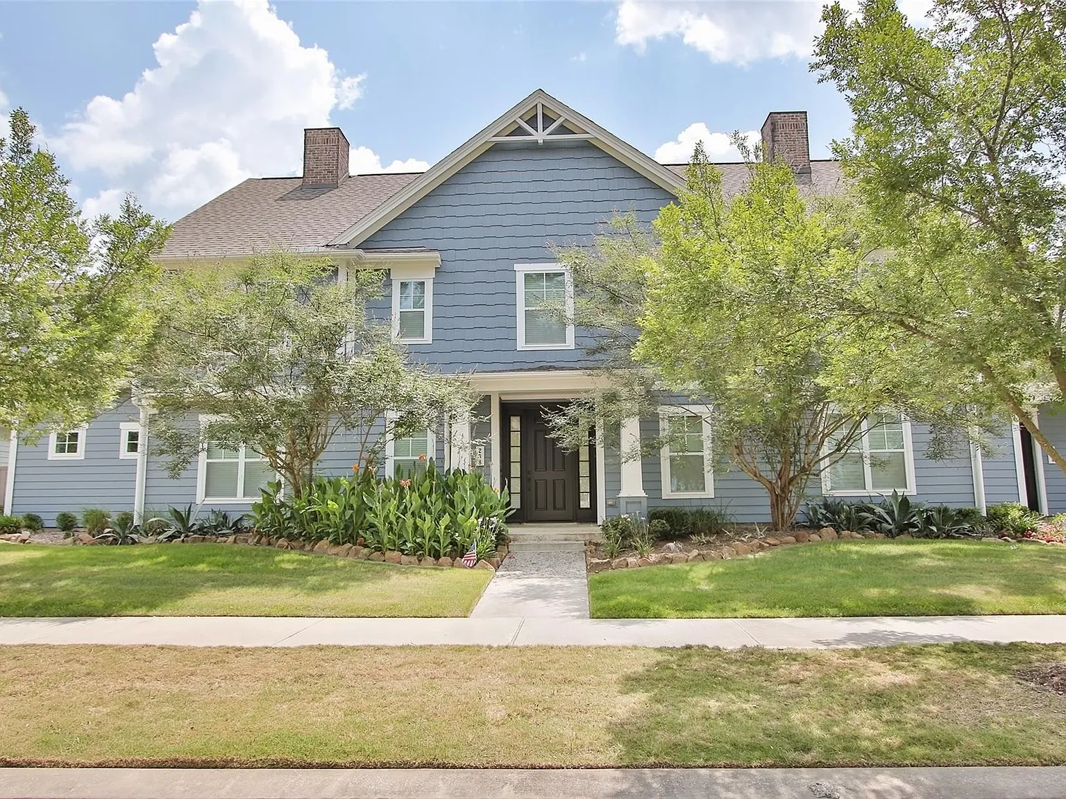3 bed, 2.5 bath, 1976 sqft, $3,000 — Photo 1