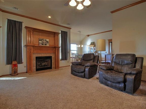 3rd image of 1117 S Oakey Court Dr