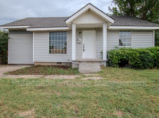 221 W Douglas Dr, Midwest City, OK 73110