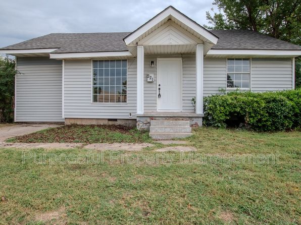 221 W Douglas Dr