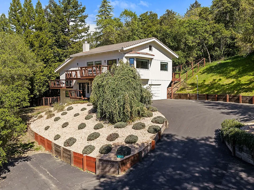 913 Valley View Dr