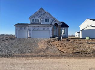 3435 Tall Tree Ln, Baldwinsville, NY
