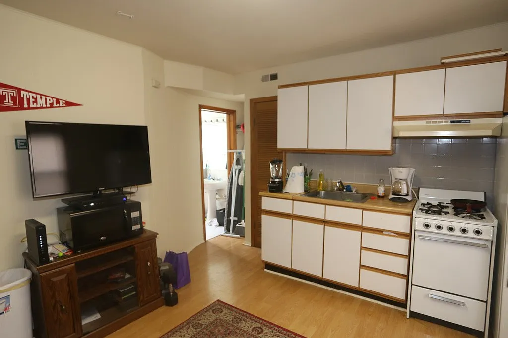 Appealing 1 Bed, 1 Bath at Ashland + Byron (Wrigleyville) — Photo 3