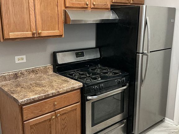 5th image of 7954 S Laflin St #1510-1