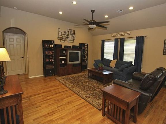 5th image of 4905 E Fort Worth St