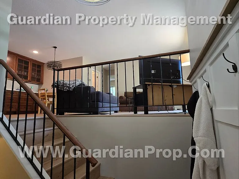 831 Pontiac Ln — Photo 3