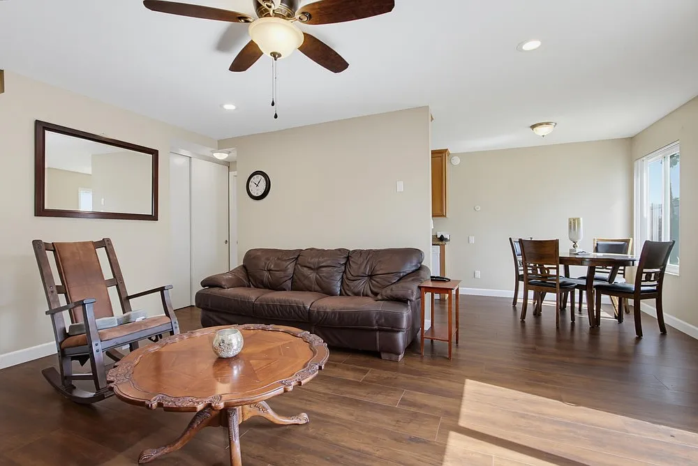2 bed, 1.5 bath, 885 sqft, $2,600 — Photo 4