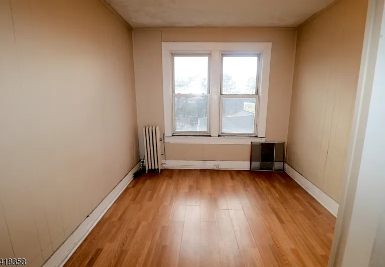 413 Lyons Ave #2L — Photo 11