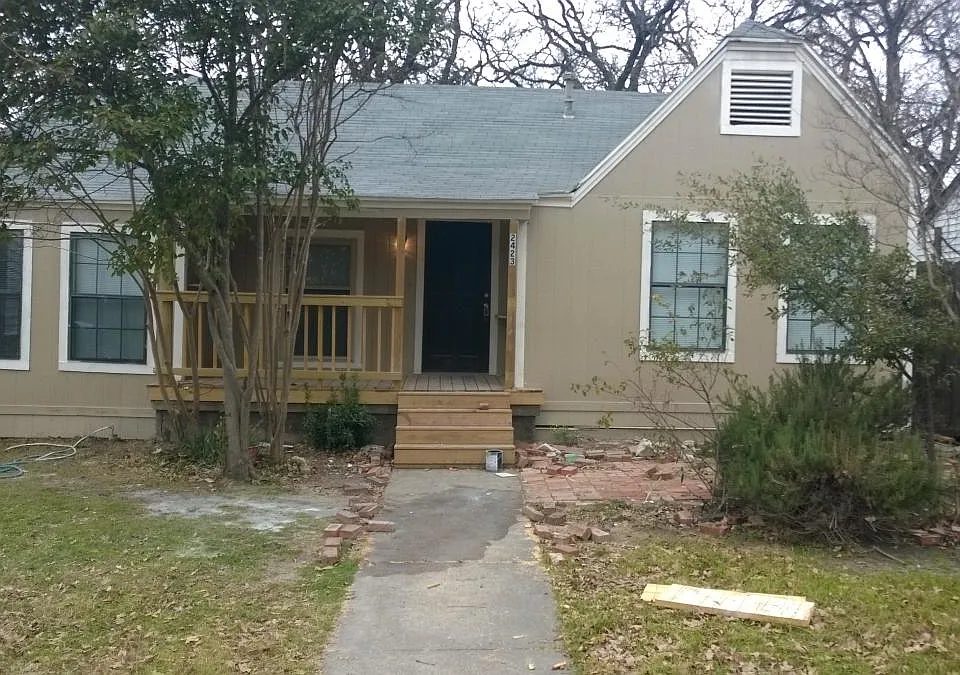 2423 W Amherst Ave