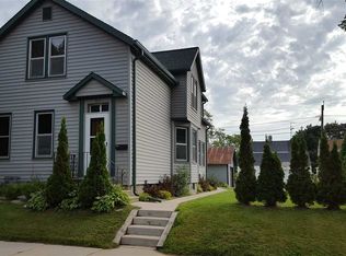 915 N 15th St, Manitowoc, WI 54220