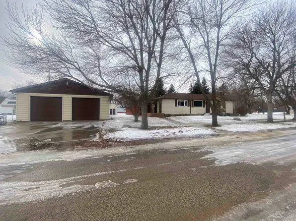 205 2nd Ave, Portal, ND 58772