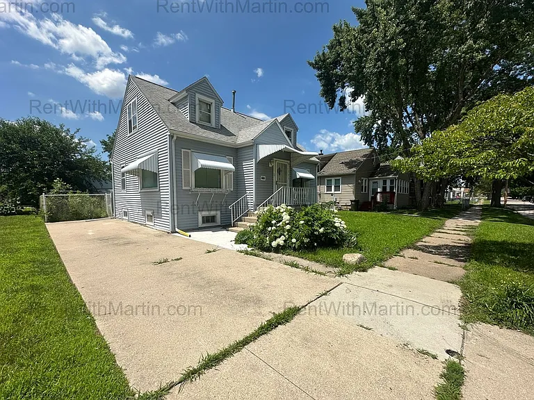 137 Hope Ave — Photo 1