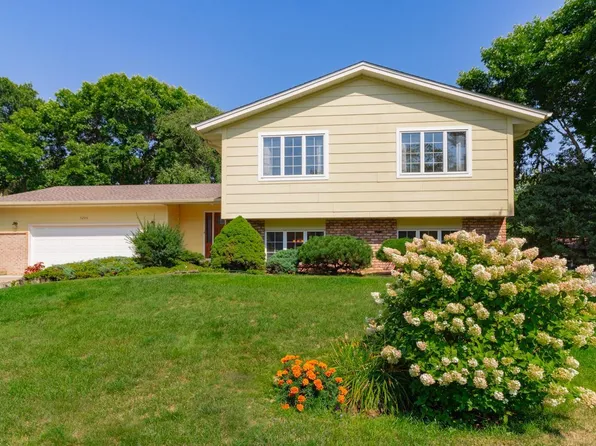 5206 Overlook Dr, Bloomington, MN 55437