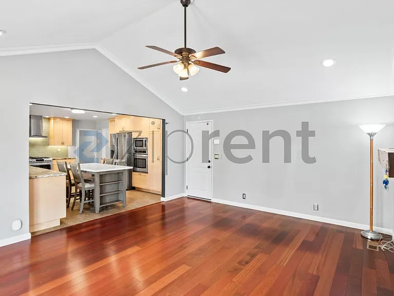 2969 Martin Ave — Photo 11