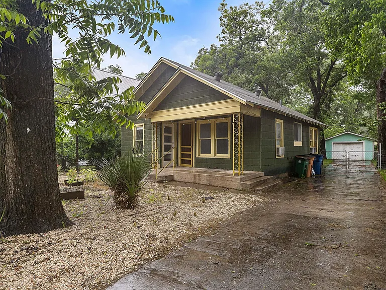 1710 Haskell St — Photo 4