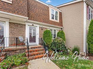 3 Heritage Ln, Fords, NJ 08863