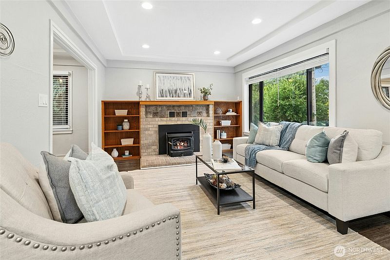4th image of 8538 Ashworth Avenue N