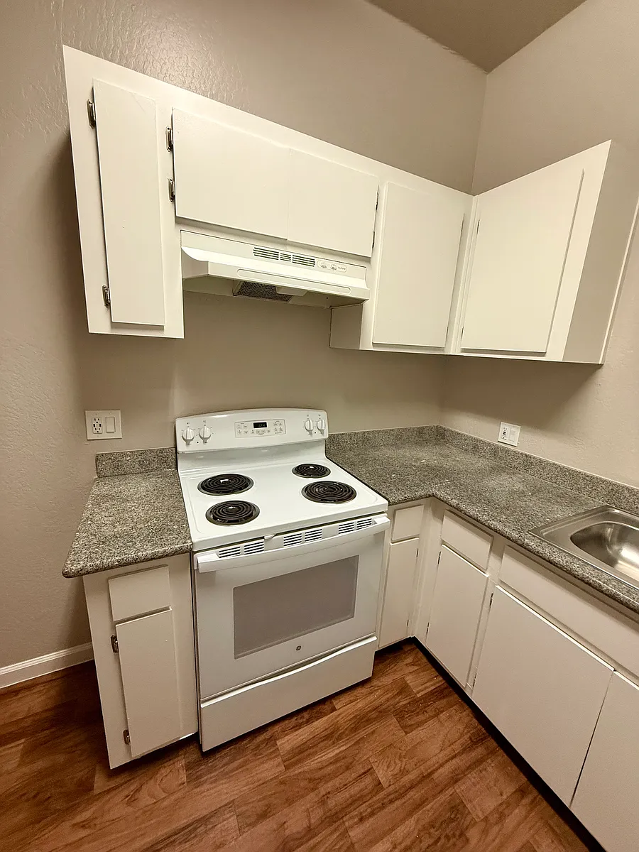 Building Photo - 1337 N Madison St #3