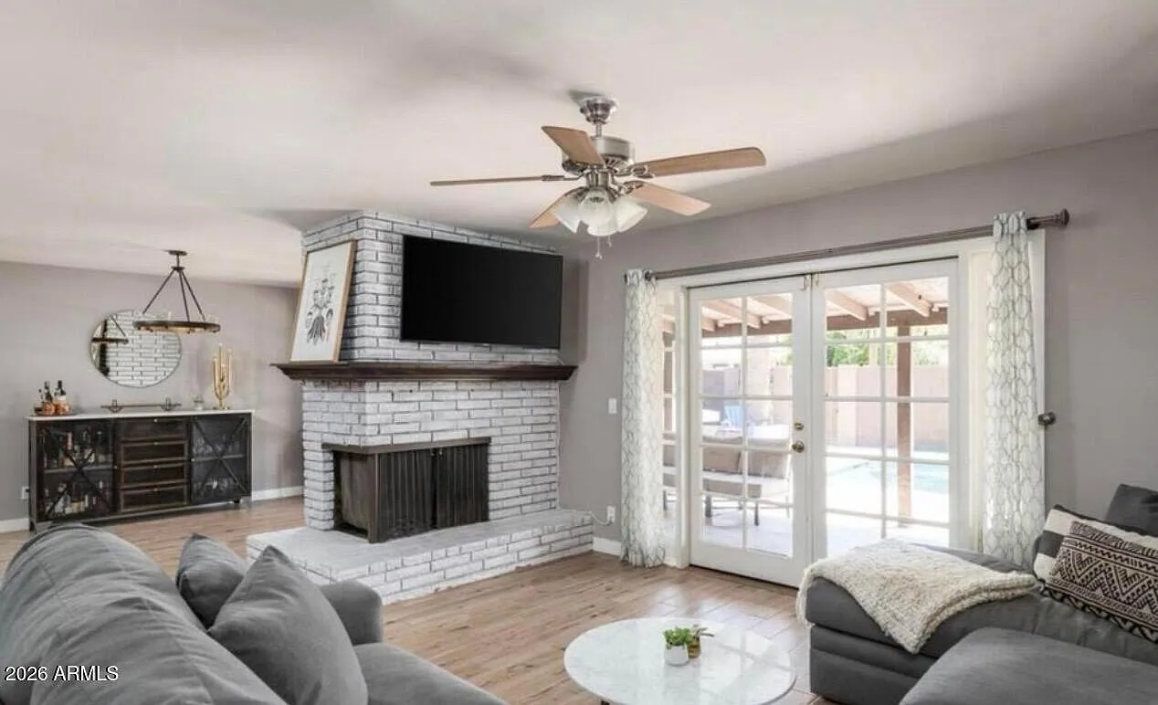 4 bed, 2.0 bath, 1760 sqft, $3,000 — Photo 2