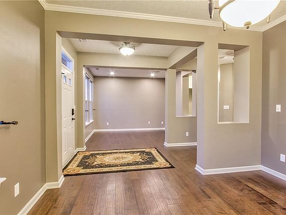 5th image of 1118 Lexington Woods Dr