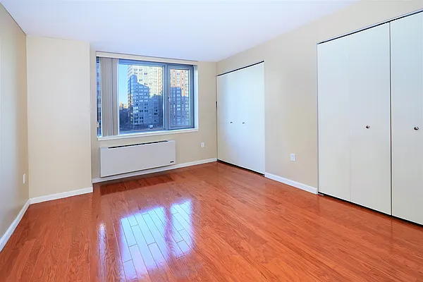 Rented by Voro, LLC | media 24