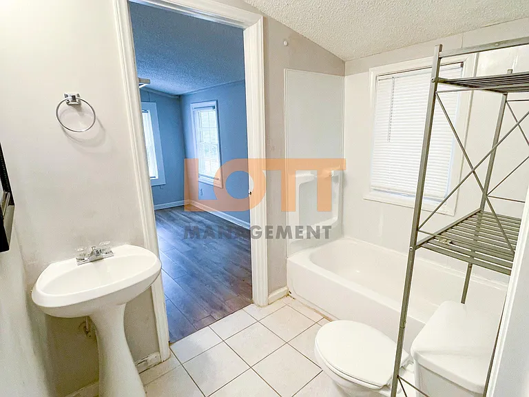 310 Frank St — Photo 13