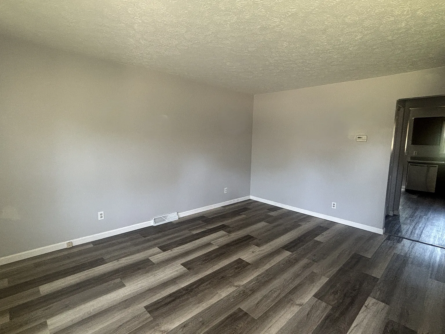 601 Lakeview Drive - 1 — Photo 3