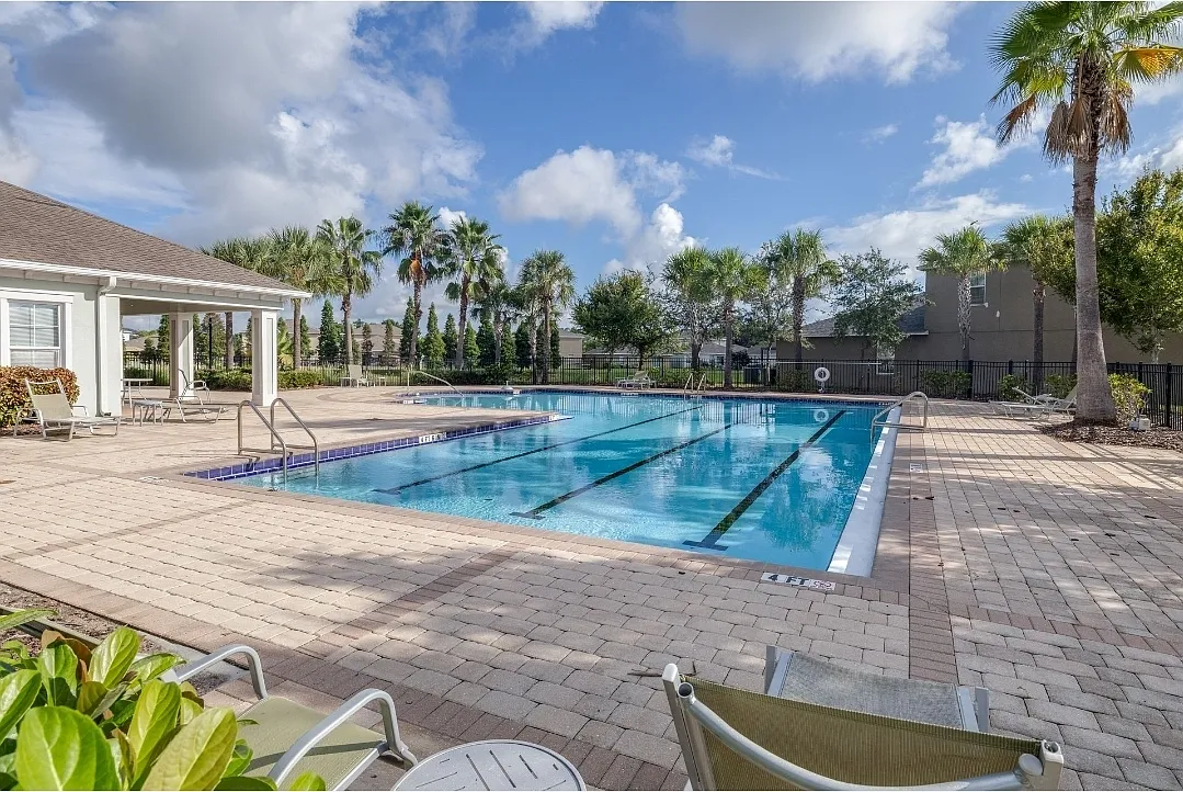 3 bed, 1270 sqft, $2,195 — Photo 3