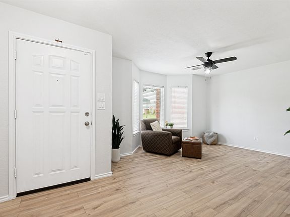 4th image of 5216 Chessie Cir