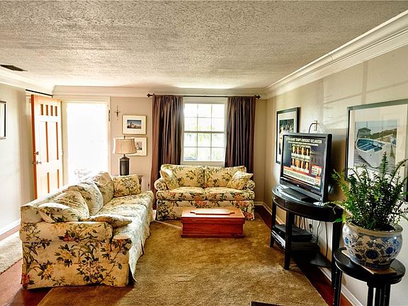 3rd image of 2124 Cordova Cir W