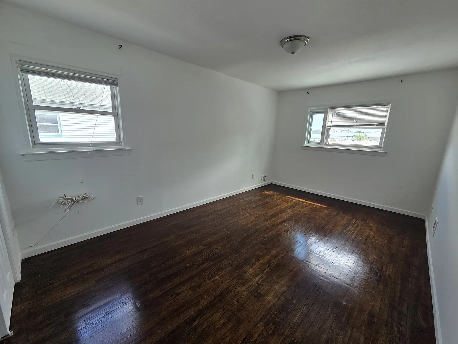 3 bed, 1.5 bath, 1224 sqft, $3,800 — Photo 3