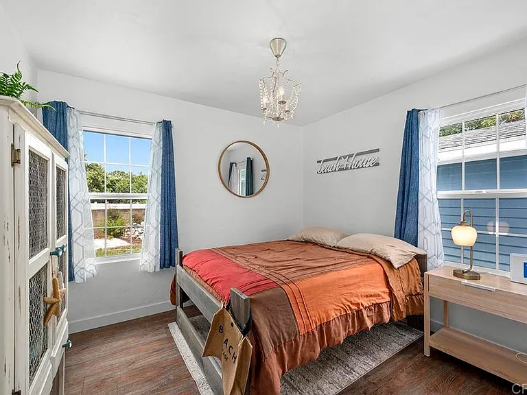 586 Del Mar Ave — Photo 28