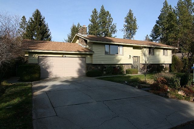 1st image of 2427 E 40th Ave
