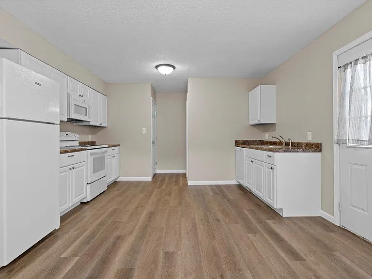811 Thornton St — Photo 5