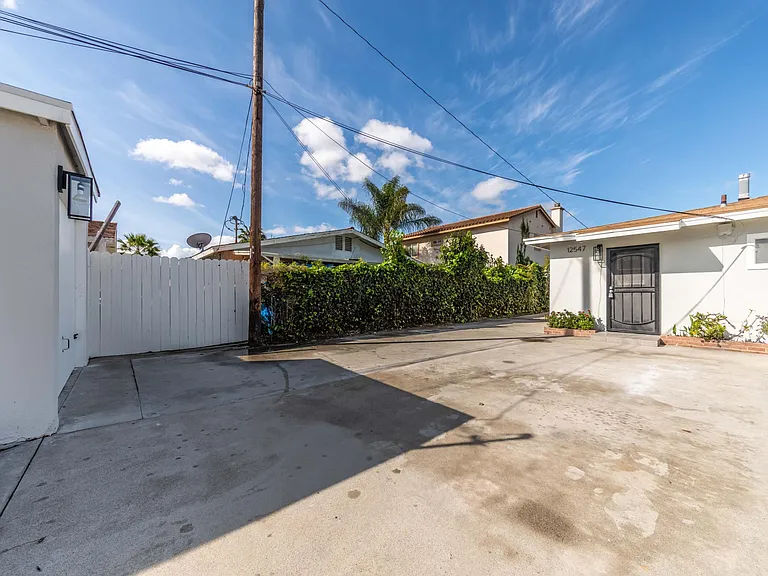 12547 Josephine St — Photo 2