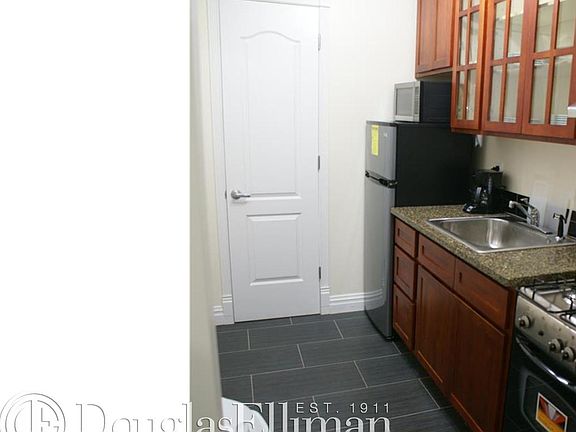 4th image of 213 W 28th St APT 7