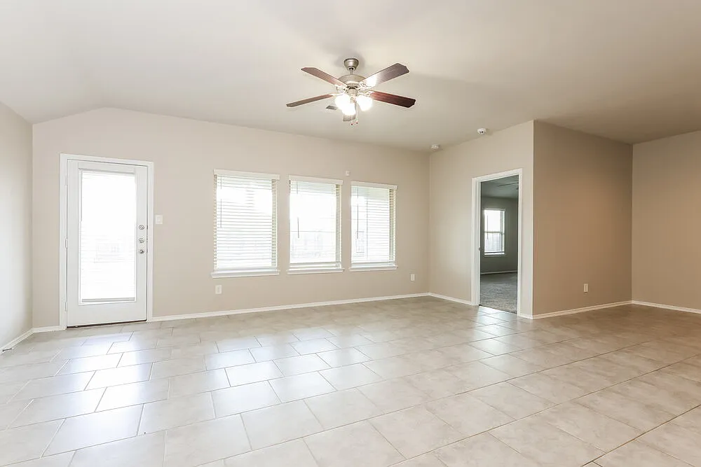 4 bed, 2.0 bath, 1895 sqft, $1,895 — Photo 3