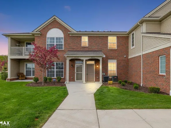 22095 Aberdeen Dr, Macomb, MI 48042