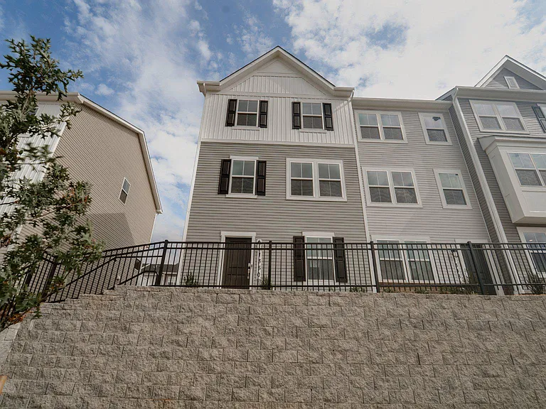 1350 Red Clover Ln — Photo 1