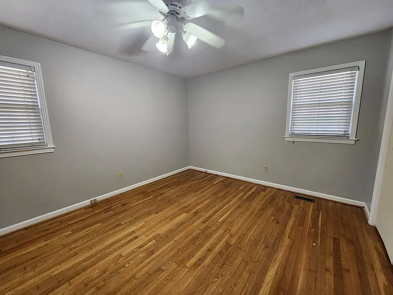 2502 Berkley Dr — Photo 9