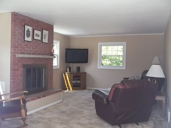 3rd image of 9 Martin Ct