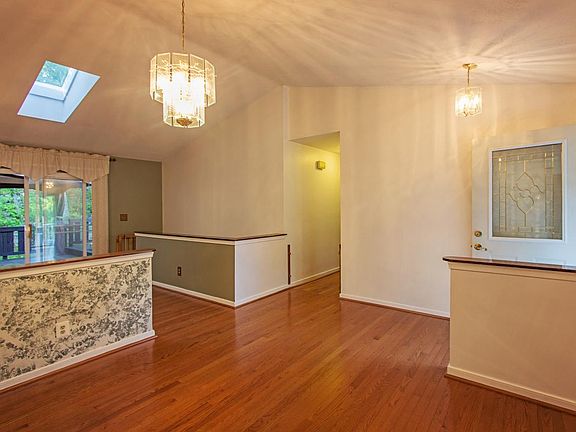 5th image of 2039 Farragut Dr