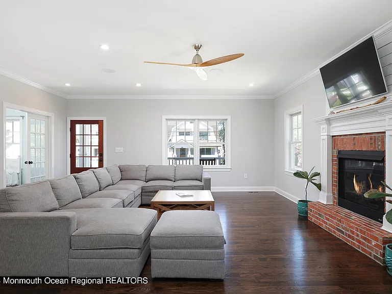 155 Osborne Ave — Photo 14