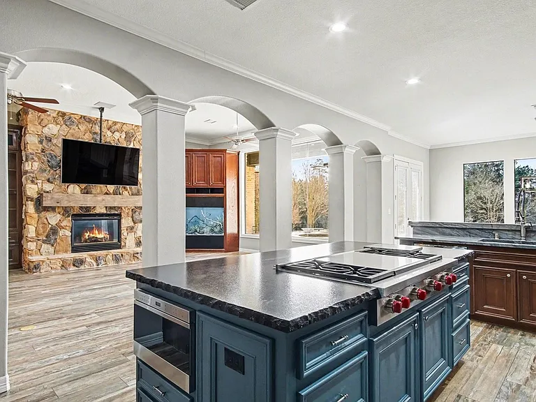 15569 Crown Oaks Dr — Photo 14