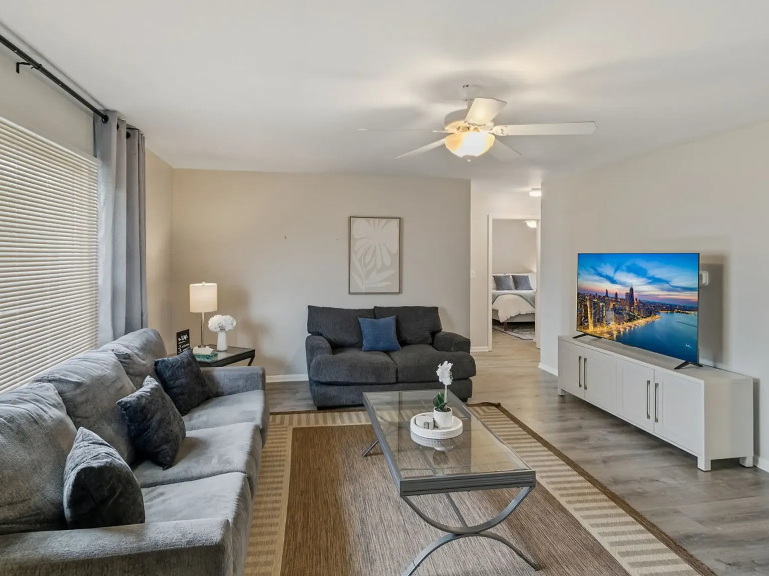2 bed, 920 sqft, $2,800 — Photo 2