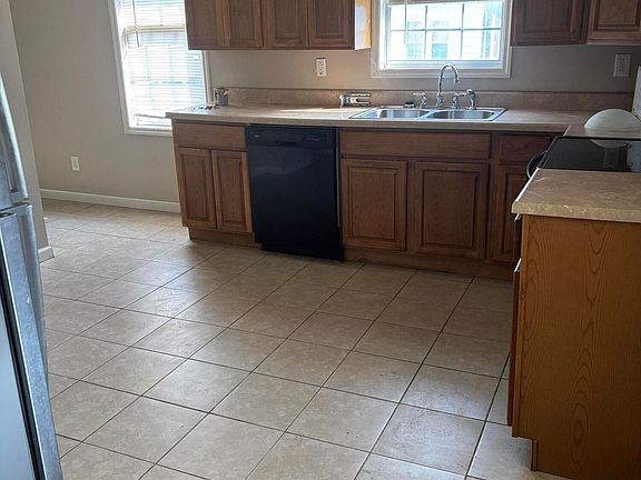 5th image of 306 3rd St