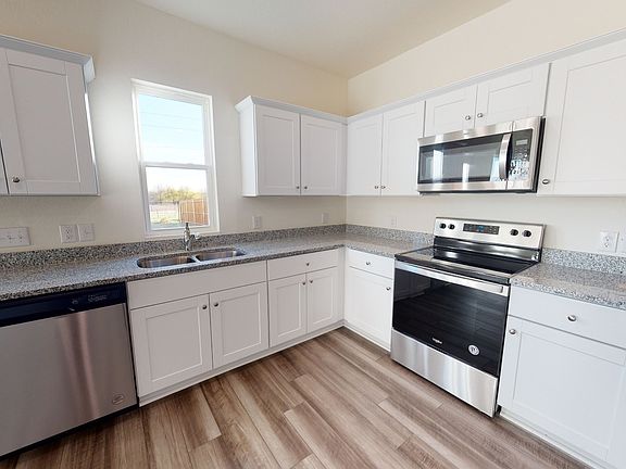 3rd image of 177 Snowdrop Ave