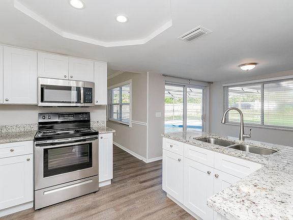 3rd image of 3227 Pleasant Lake Dr