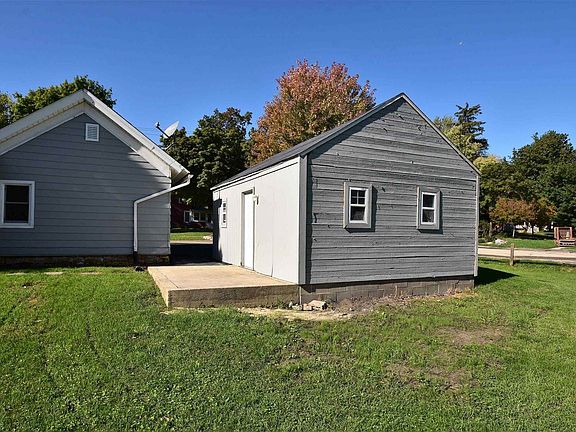 4th image of 291 S Janesville St