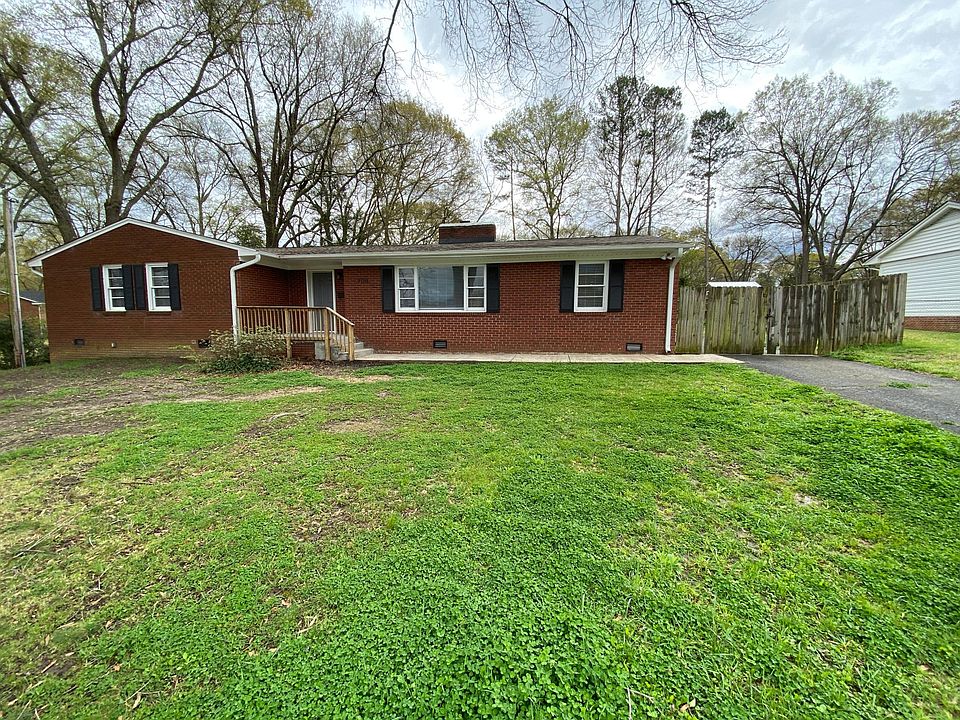 1st image of 703 Saint Michaels Ln